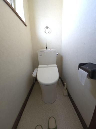 2階にもトイレがあるため、忙しい朝もスムーズに利用できます。