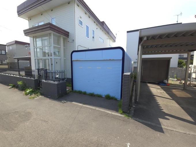 車庫も備えた充実の駐車環境。