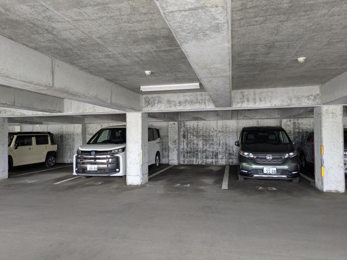 屋根付駐車場 屋根付駐車場