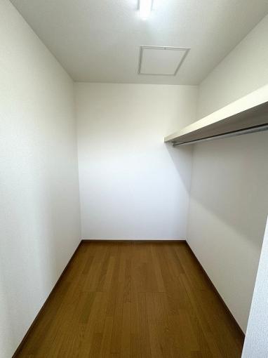 衣類も小物もすっきり片付く大容量収納！