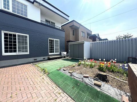 ガーデニングや家庭菜園も楽しめる庭空間！