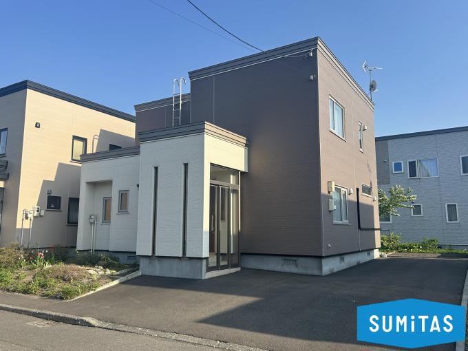 【外観】各階にトイレ、2Fに洗面があります。 【外観】各階にトイレ、2Fに洗面があります。