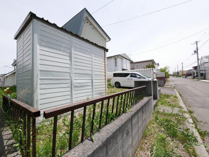 敷地のこちら側には高低差が有ります。 敷地のこちら側には高低差が有ります。