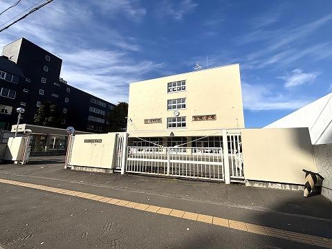 向陵中学校(徒歩13分) 向陵中学校(徒歩13分)