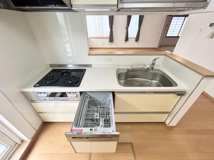 明るい光が差し込む空間で、家事が気持ちよくはかどります。 明るい光が差し込む空間で、家事が気持ちよくはかどります。