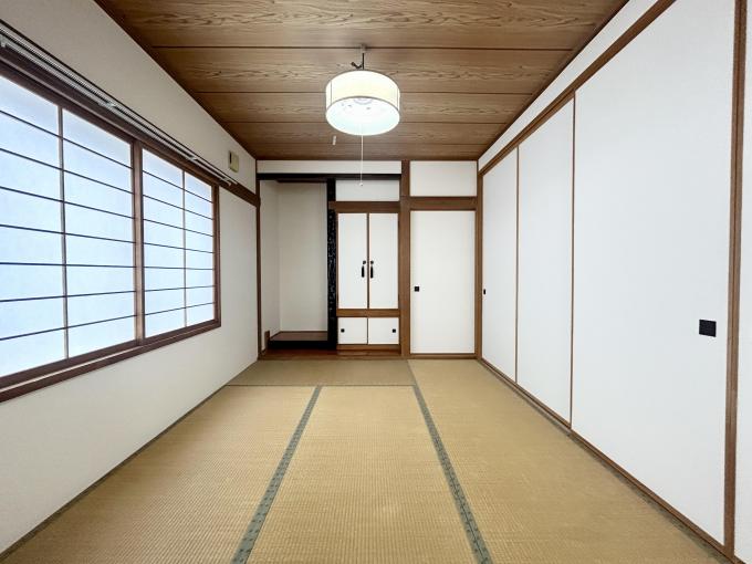 【1階和室】 畳の温もりが感じられる和室。 【1階和室】 畳の温もりが感じられる和室。