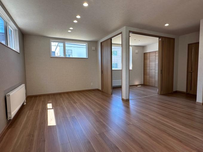 リビング横の洋室を開放すると26帖大に