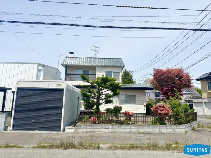 【外観】 すっきりとした2階建ての戸建住宅です。 【外観】 すっきりとした2階建ての戸建住宅です。