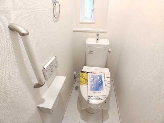トイレにも採光窓有り トイレにも採光窓有り