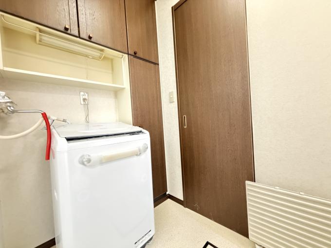 【洗濯機スペース】収納充実でタオルや消耗品をまとめて収納◎