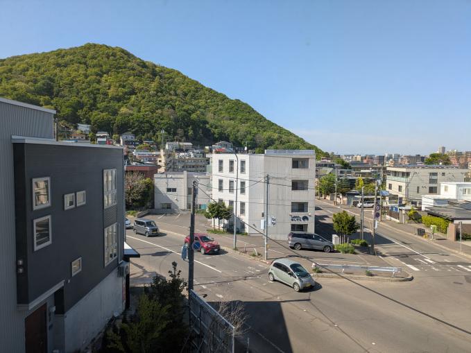 札幌中心部や円山を望み、四季の移ろいを感じる眺望です。 札幌中心部や円山を望み、四季の移ろいを感じる眺望です。