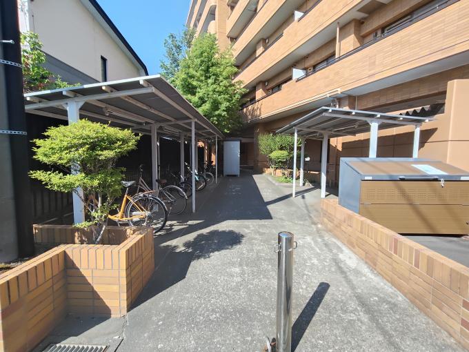 屋根付き駐輪場♪