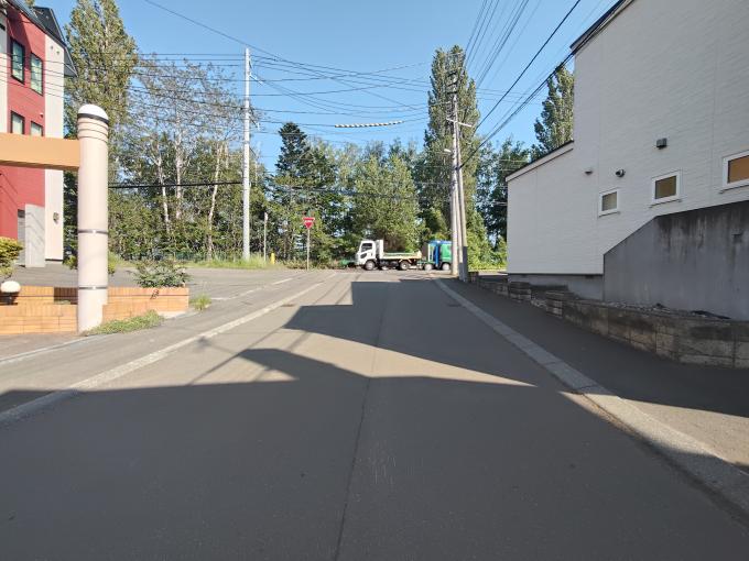 ☆前面道路　南東向き☆
