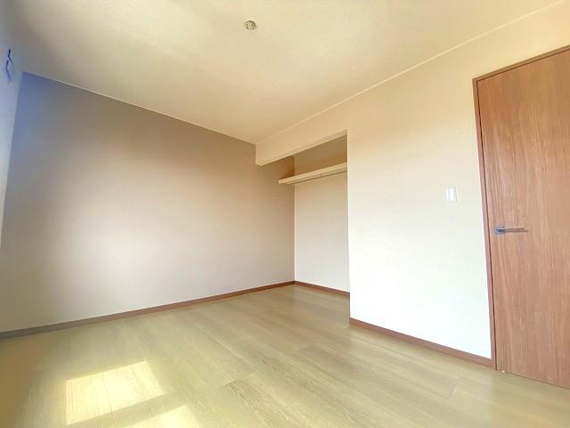 【2階5.9畳洋室】お子様のお部屋にも使いやすい間取りです♪