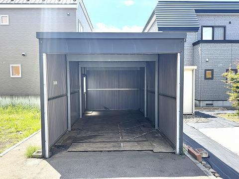 通勤もお出かけもスムーズ。家族にうれしい車庫スペース。