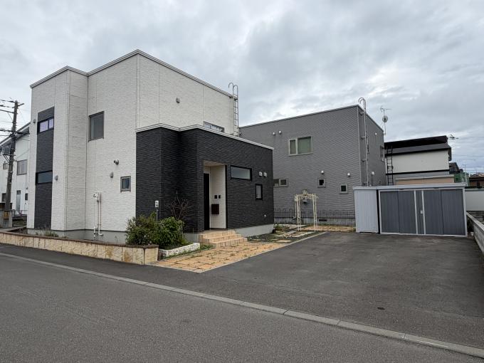 【駐車スペース】6m×9.1m、最大4台駐車可能! 【駐車スペース】6m×9.1m、最大4台駐車可能!