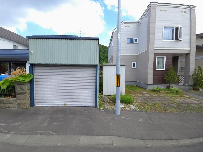 【現地写真】前後に建物がない両面道路 【現地写真】前後に建物がない両面道路