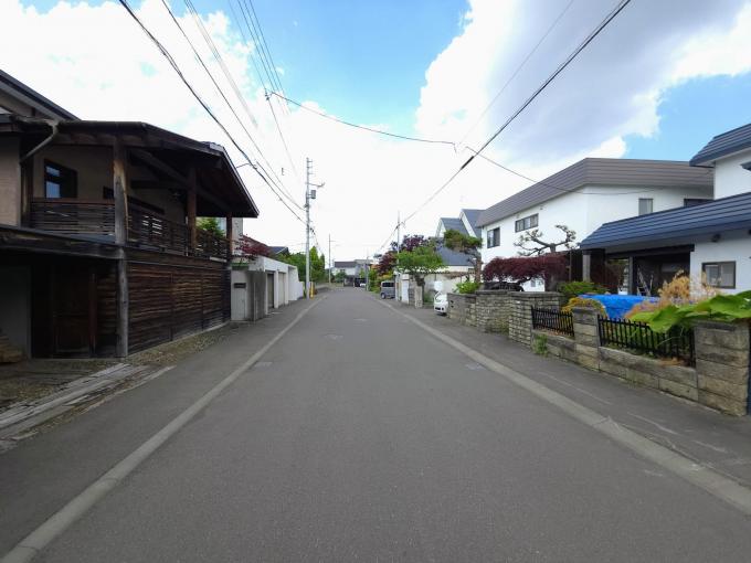 【前面道路】公共上下水道完備、バス停徒歩10分。 【前面道路】公共上下水道完備、バス停徒歩10分。