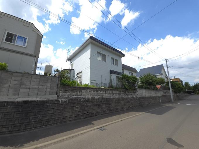 【現地写真】前後が道路に面した開放的な整形地。 【現地写真】前後が道路に面した開放的な整形地。
