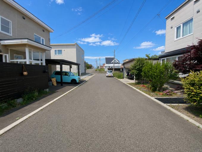 【前面道路】※CG加工を施しております。スーパー徒歩6分。 【前面道路】※CG加工を施しております。スーパー徒歩6分。