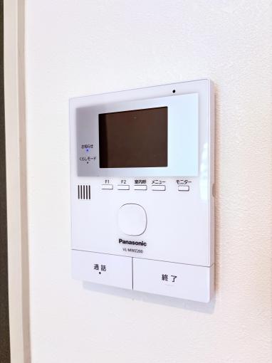 【モニター付きインターホン】来客を確認でき安心。