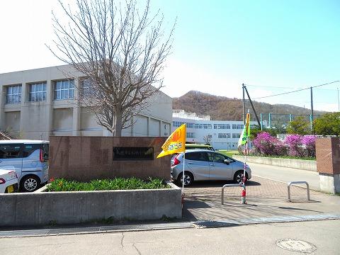 稲穂小学校(徒歩2分) 稲穂小学校(徒歩2分)