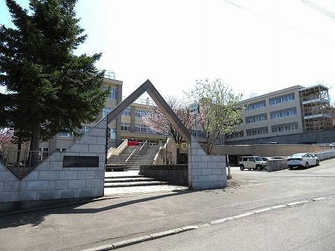 稲穂中学校(徒歩15分) 稲穂中学校(徒歩15分)