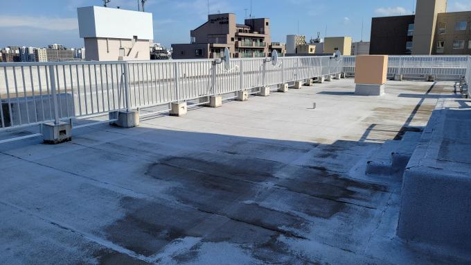 花火大会時はテーブル、椅子が設置されます