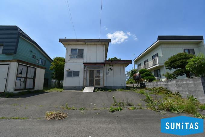 【外観】敷地約98坪!4LDK戸建が350万円で登場。 【外観】敷地約98坪!4LDK戸建が350万円で登場。