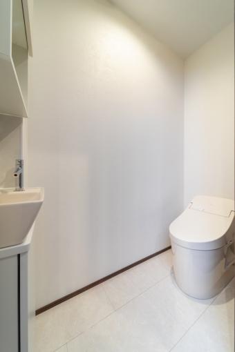 トイレはTOTO製。 トイレはTOTO製。