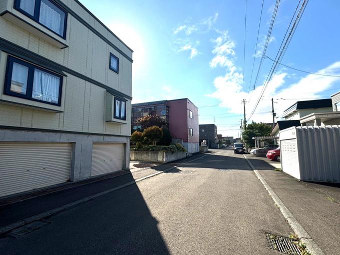 前面道路は公道8m 前面道路は公道8m