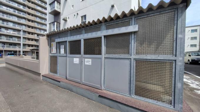 【ゴミステーション】敷地内に頑丈な屋根・囲い付き 【ゴミステーション】敷地内に頑丈な屋根・囲い付き