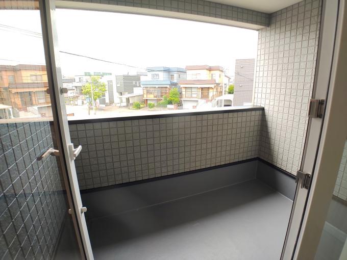 奥行きの有る広いバルコニー