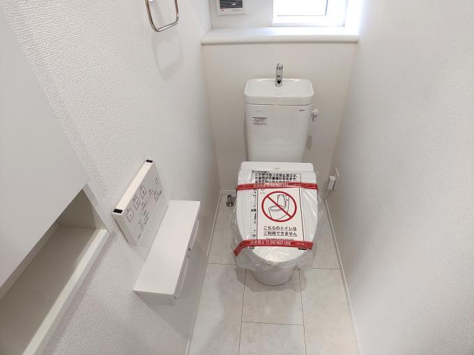 トイレにも採光窓有り トイレにも採光窓有り