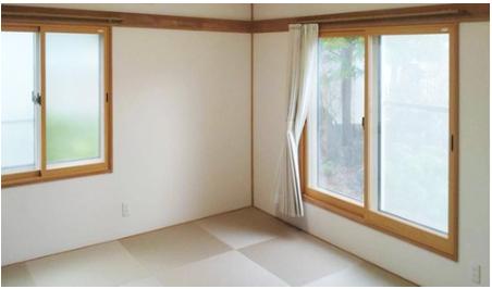ヘリ無し琉球畳風の和室で色褪せ摩耗に強くて長持ちです。 ヘリ無し琉球畳風の和室で色褪せ摩耗に強くて長持ちです。