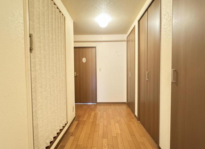【廊下】木目の建具が温かい印象を演出☆ 【廊下】木目の建具が温かい印象を演出☆