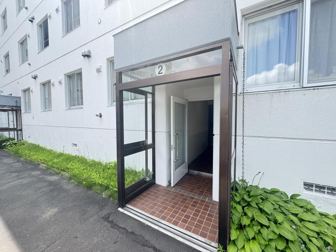 ☆駐車場側 マンション入口☆ ☆駐車場側 マンション入口☆