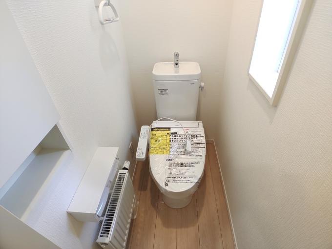 トイレにも採光窓有り トイレにも採光窓有り