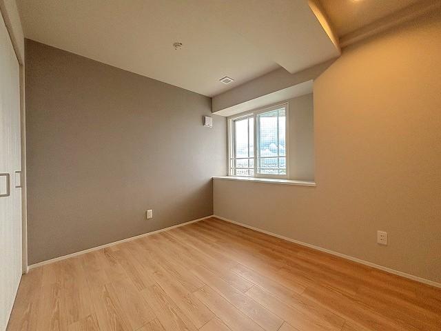 【洋室5.8畳】多目的に使える便利なお部屋です◎
