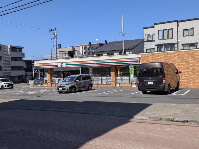 セブンイレブン月寒東1条6丁目店 徒歩8分(630m) セブンイレブン月寒東1条6丁目店 徒歩8分(630m)