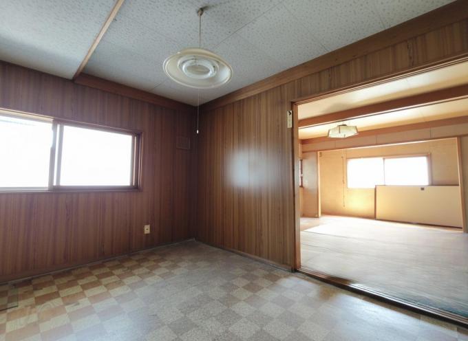 【2階洋室①】板間でお掃除が簡単☆ 【2階洋室①】板間でお掃除が簡単☆