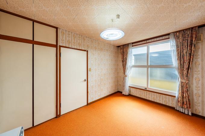 南西向き2階の洋室はインナーバルコニーになってます