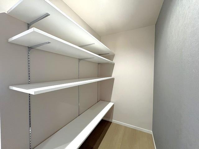 ☆食品ストックにも便利な収納スペース☆