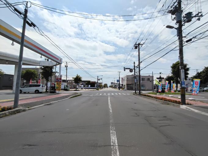 隣にガソリンスタンド!車移動、給油に便利な好立地♪ 隣にガソリンスタンド!車移動、給油に便利な好立地♪