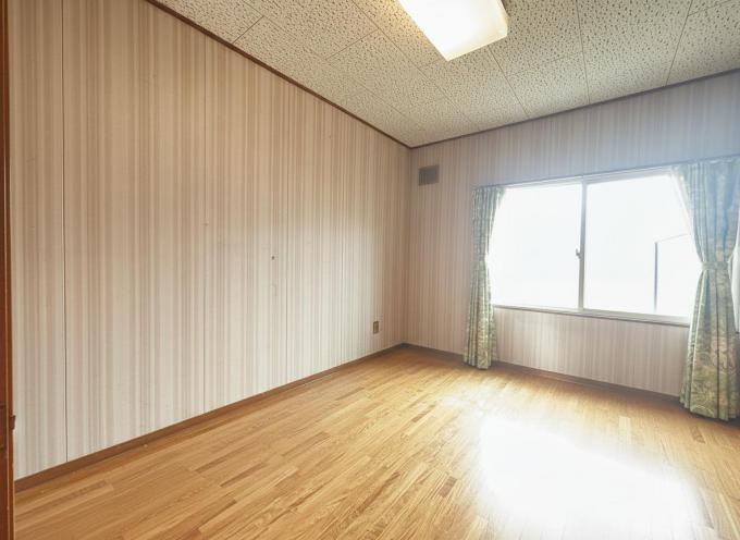 【洋室①】大きな窓で陽当たり良好☆ 【洋室①】大きな窓で陽当たり良好☆