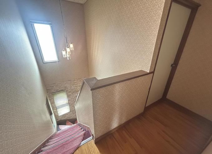 【2階廊下】拭き抜け・ペンダントライトで開放感ある空間☆ 【2階廊下】拭き抜け・ペンダントライトで開放感ある空間☆