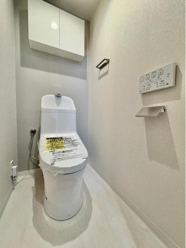 温水洗浄便座付きのトイレを新規設置。
