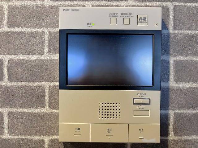【モニター付きインターホン】声だけでなく顔が見えて安心! 【モニター付きインターホン】声だけでなく顔が見えて安心!