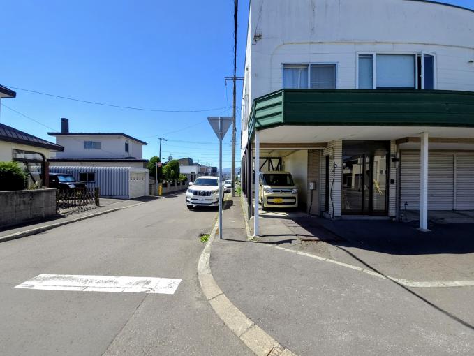 【現地土地写真】前面道路の幅員が8m以条 【現地土地写真】前面道路の幅員が8m以条