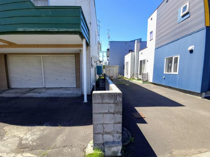 【現地土地写真】郵便局や銀行、内科クリニックが徒歩3分圏内 【現地土地写真】郵便局や銀行、内科クリニックが徒歩3分圏内